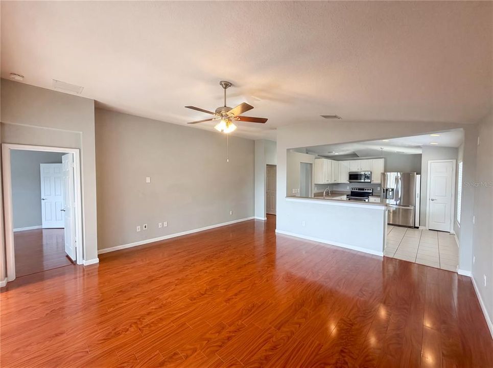 En Venta: $295,000 (3 camas, 2 baños, 1814 Pies cuadrados)