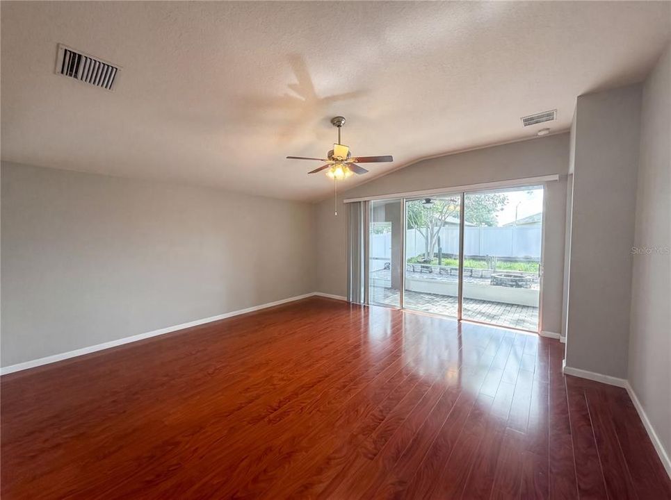 En Venta: $295,000 (3 camas, 2 baños, 1814 Pies cuadrados)