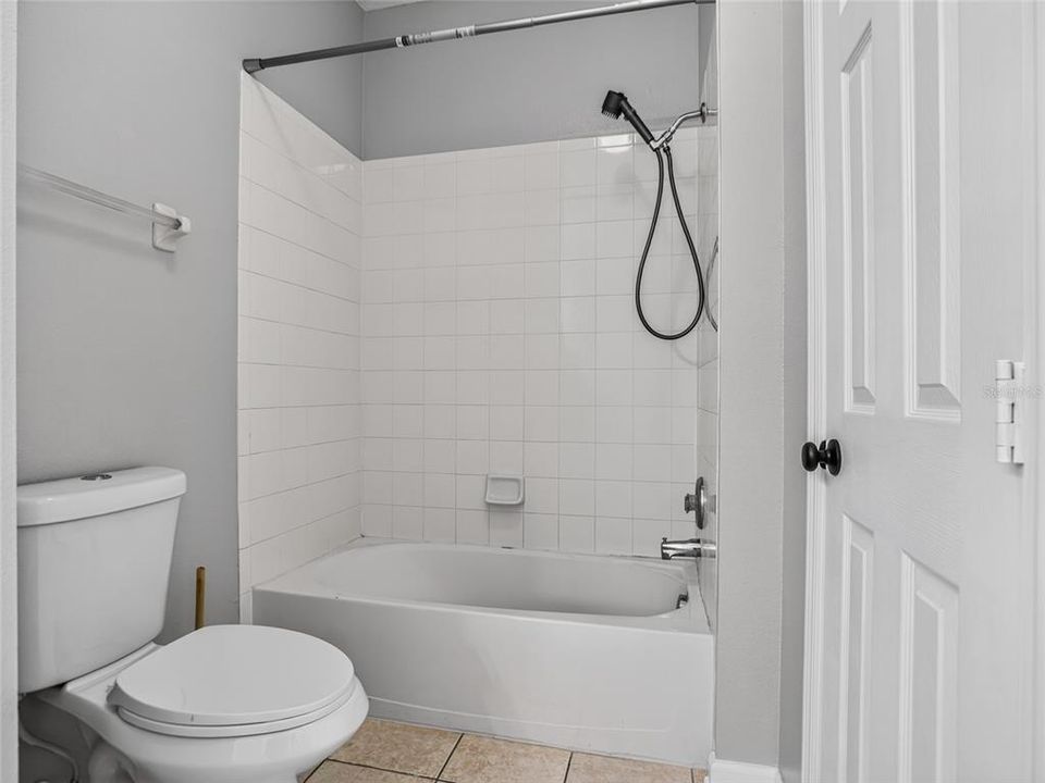For Rent: $1,950 (3 beds, 2 baths, 1408 Square Feet)