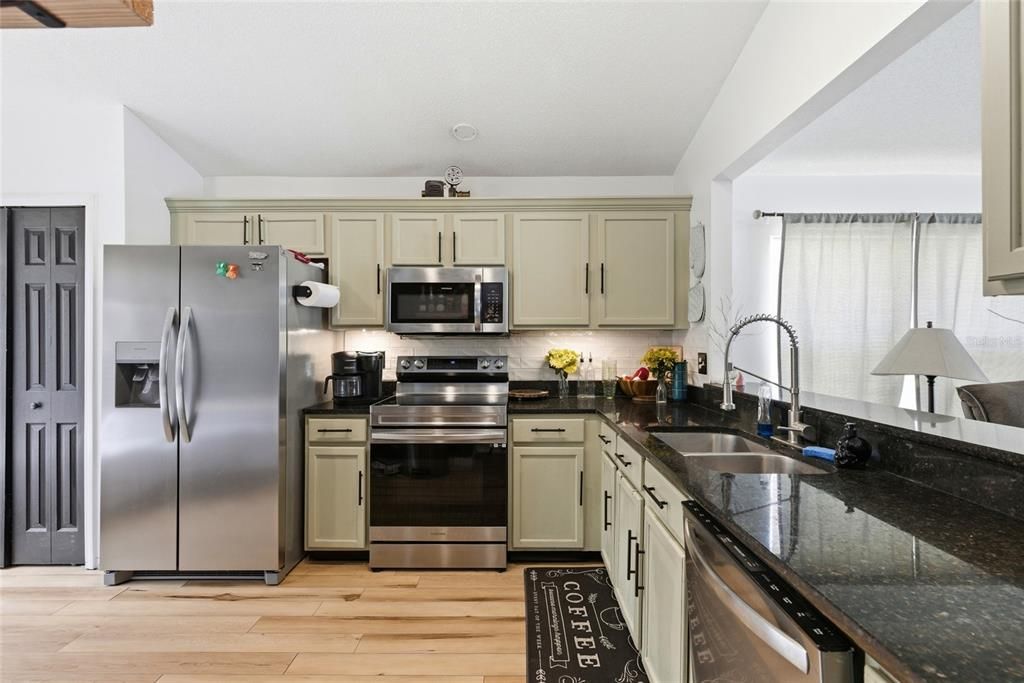 For Sale: $350,000 (3 beds, 2 baths, 1937 Square Feet)