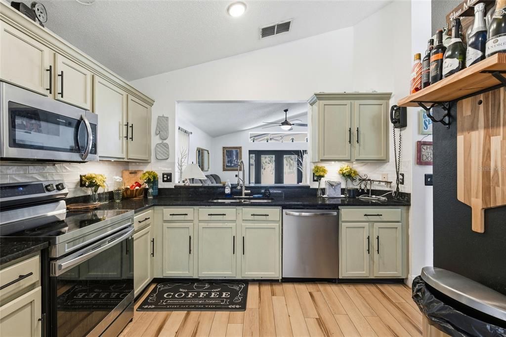 For Sale: $350,000 (3 beds, 2 baths, 1937 Square Feet)