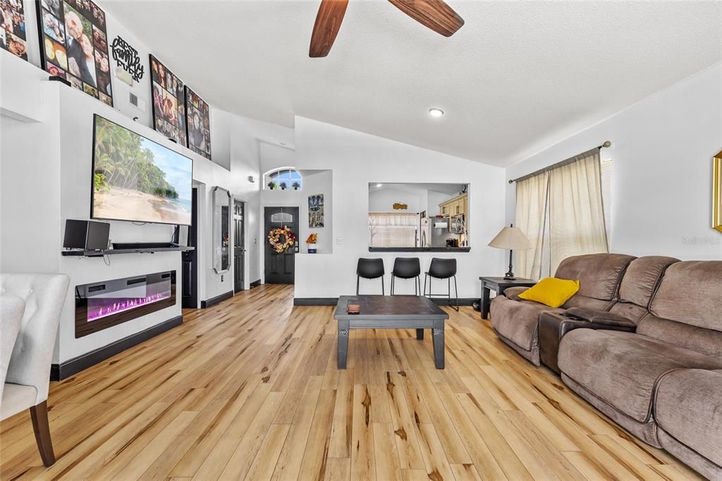 For Sale: $350,000 (3 beds, 2 baths, 1937 Square Feet)