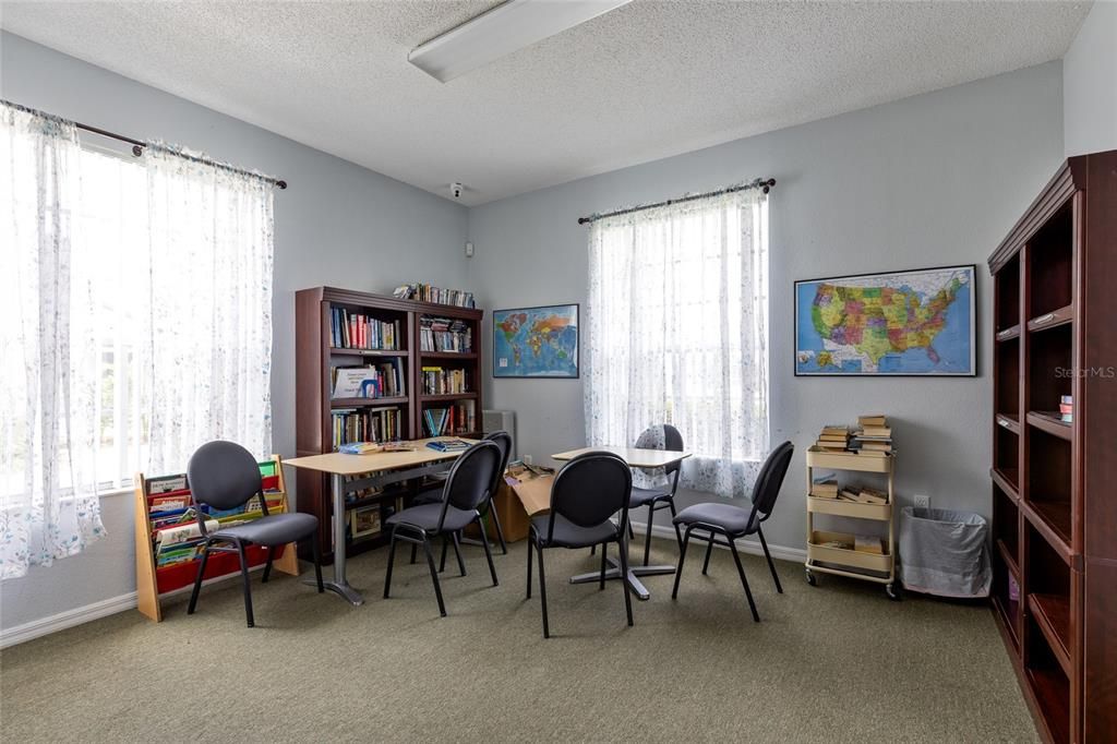 For Sale: $350,000 (3 beds, 2 baths, 1937 Square Feet)