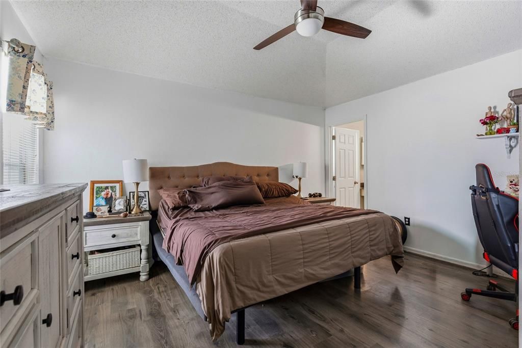 For Sale: $350,000 (3 beds, 2 baths, 1937 Square Feet)
