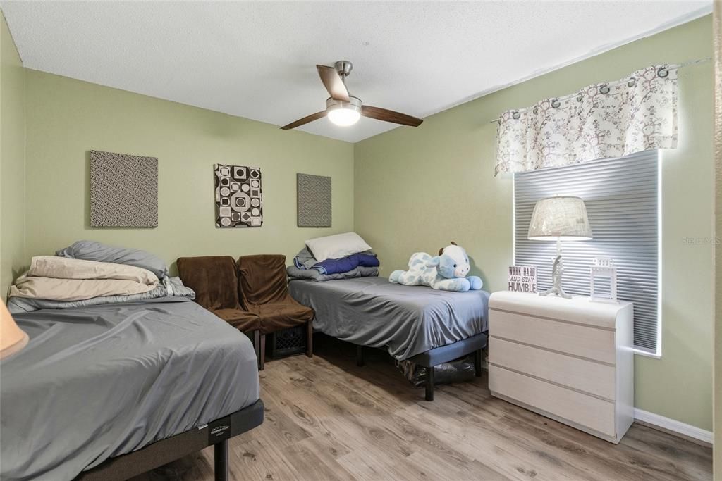 For Sale: $350,000 (3 beds, 2 baths, 1937 Square Feet)