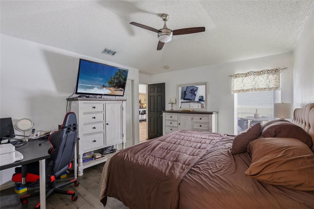 For Sale: $350,000 (3 beds, 2 baths, 1937 Square Feet)