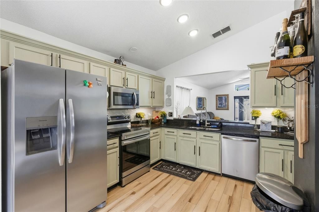 For Sale: $350,000 (3 beds, 2 baths, 1937 Square Feet)