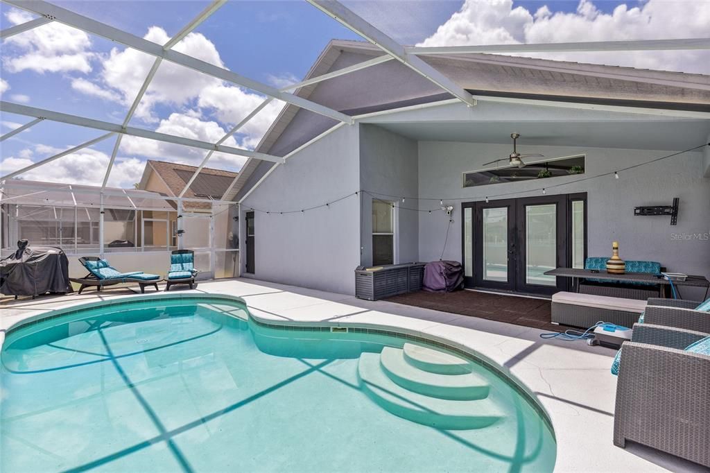 For Sale: $350,000 (3 beds, 2 baths, 1937 Square Feet)