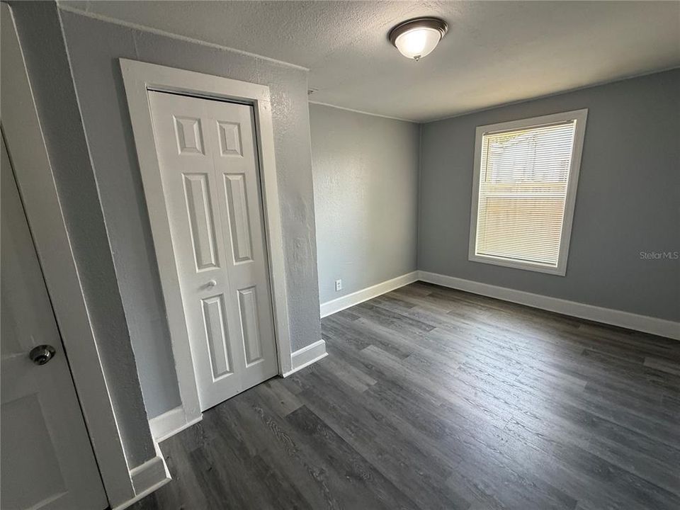 For Rent: $1,300 (3 beds, 1 baths, 896 Square Feet)