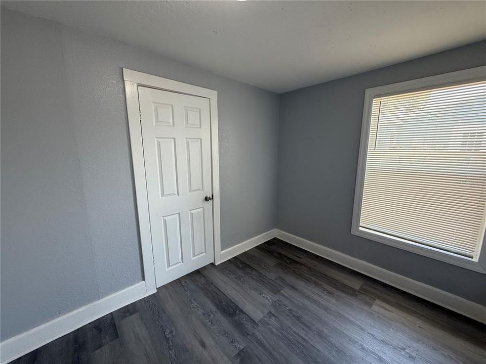 For Rent: $1,300 (3 beds, 1 baths, 896 Square Feet)