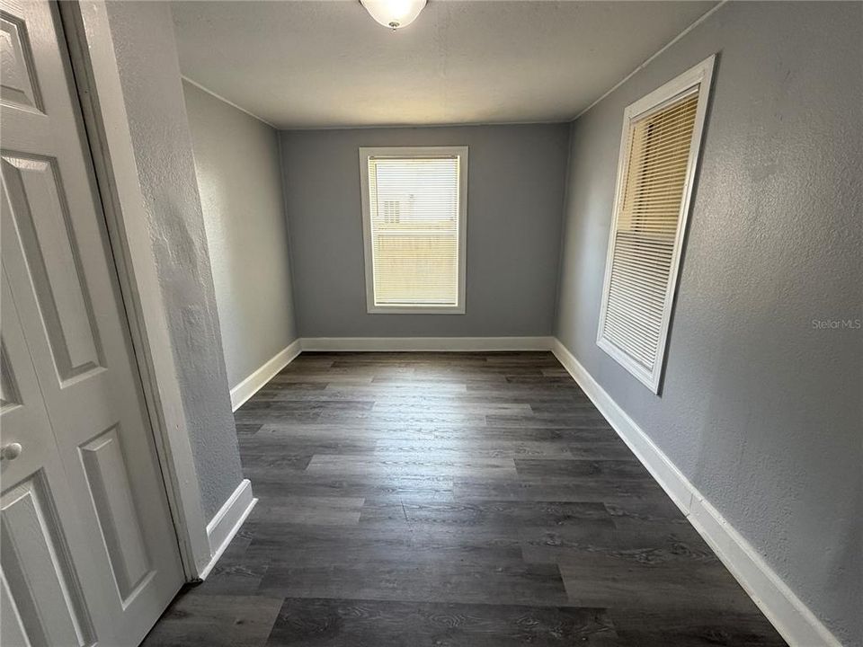 For Rent: $1,300 (3 beds, 1 baths, 896 Square Feet)
