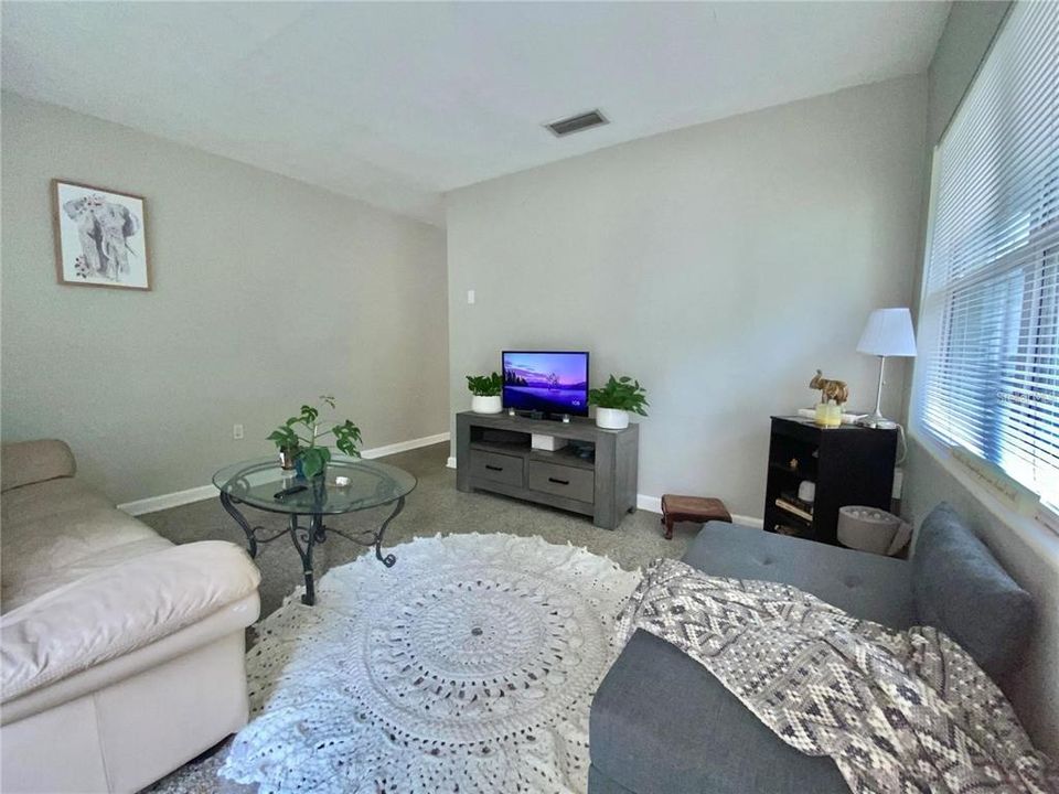 For Rent: $1,775 (2 beds, 1 baths, 754 Square Feet)
