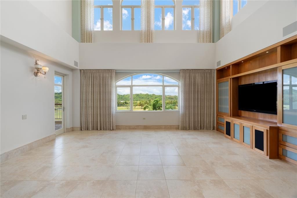 En Venta: $4,995,000 (4 camas, 4 baños, 3705 Pies cuadrados)