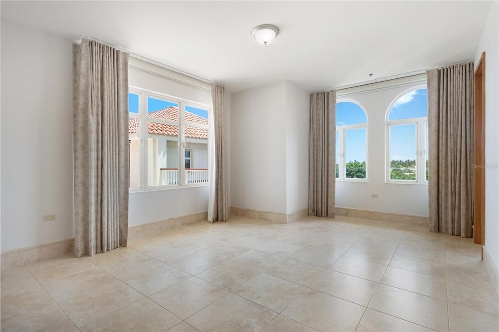 En Venta: $4,995,000 (4 camas, 4 baños, 3705 Pies cuadrados)