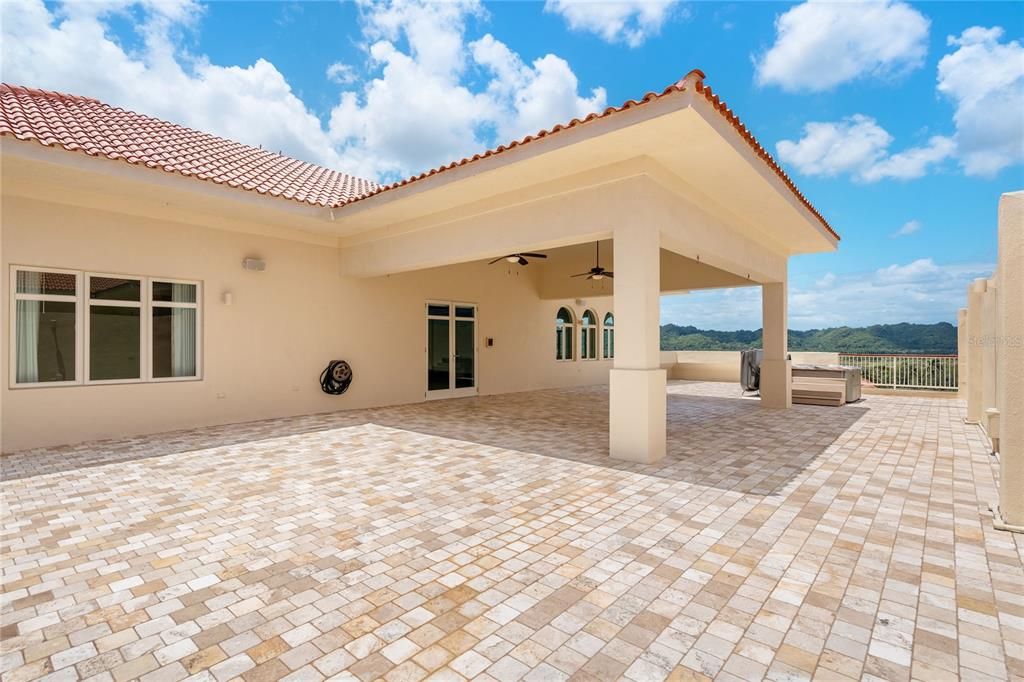 En Venta: $4,995,000 (4 camas, 4 baños, 3705 Pies cuadrados)