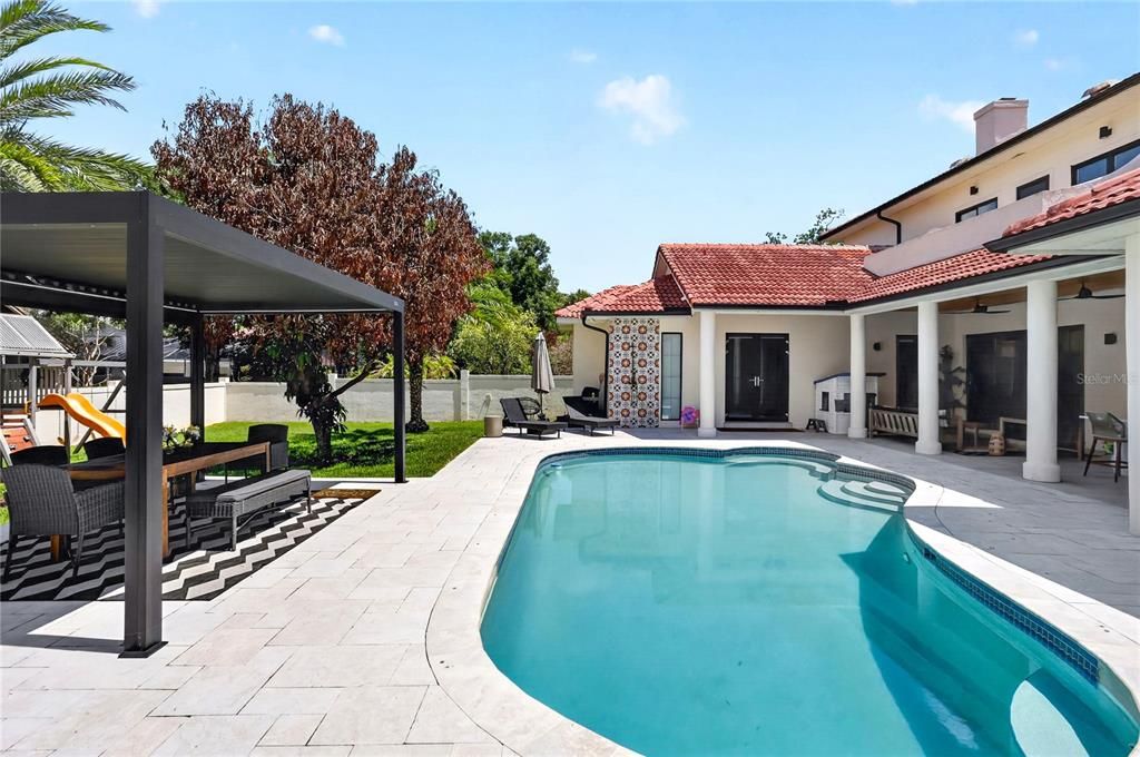 En Venta: $2,200,000 (4 camas, 3 baños, 3683 Pies cuadrados)