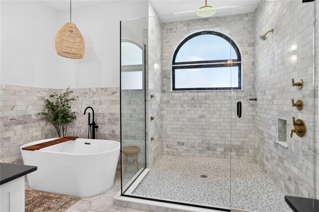En Venta: $2,200,000 (4 camas, 3 baños, 3683 Pies cuadrados)