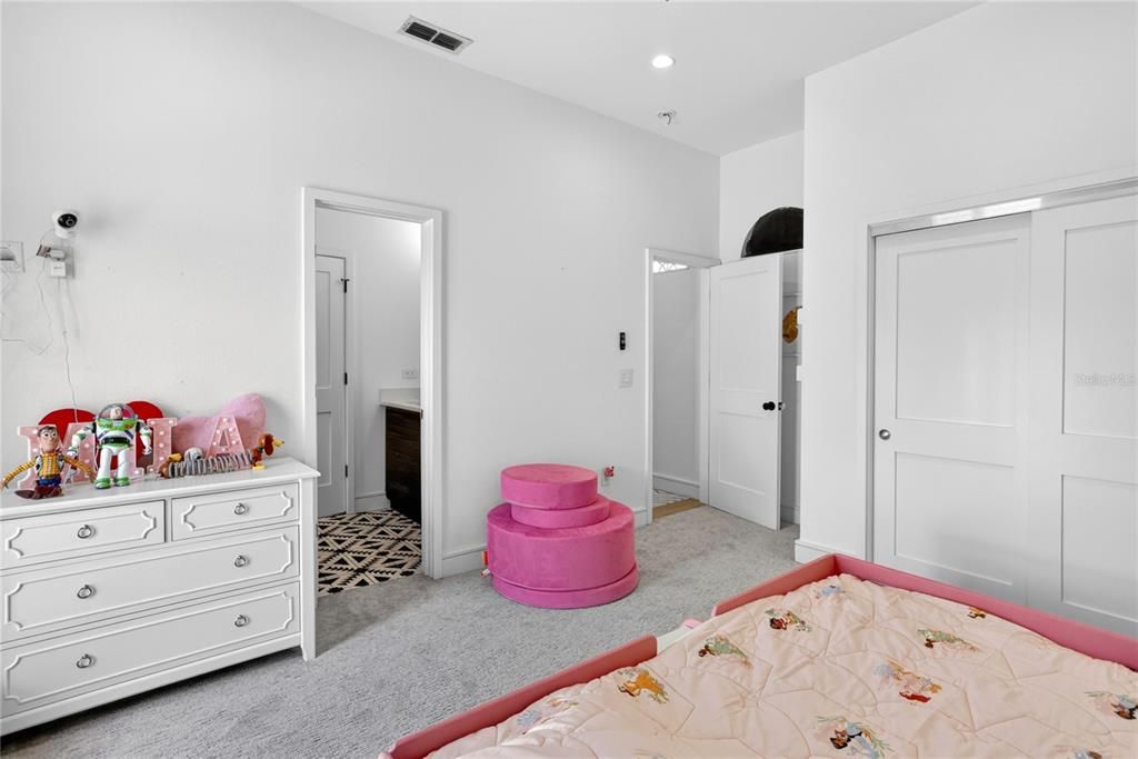 En Venta: $2,200,000 (4 camas, 3 baños, 3683 Pies cuadrados)