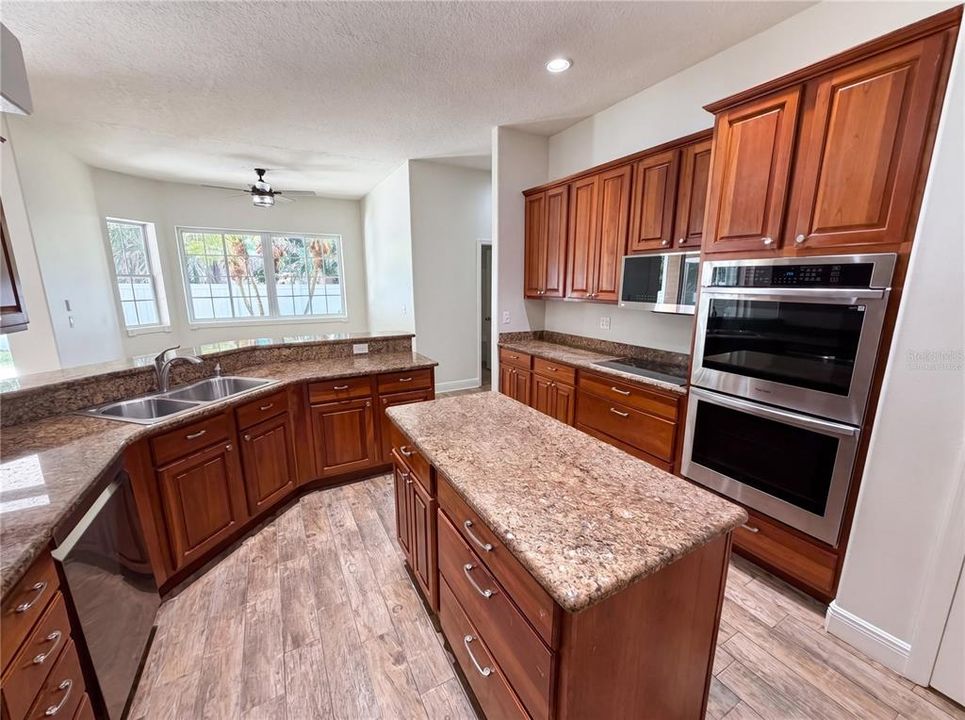 For Sale: $695,000 (5 beds, 3 baths, 3299 Square Feet)