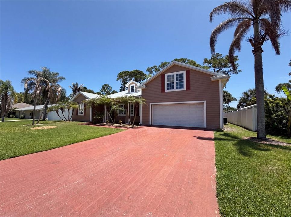 For Sale: $695,000 (5 beds, 3 baths, 3299 Square Feet)