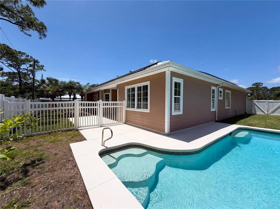 For Sale: $695,000 (5 beds, 3 baths, 3299 Square Feet)