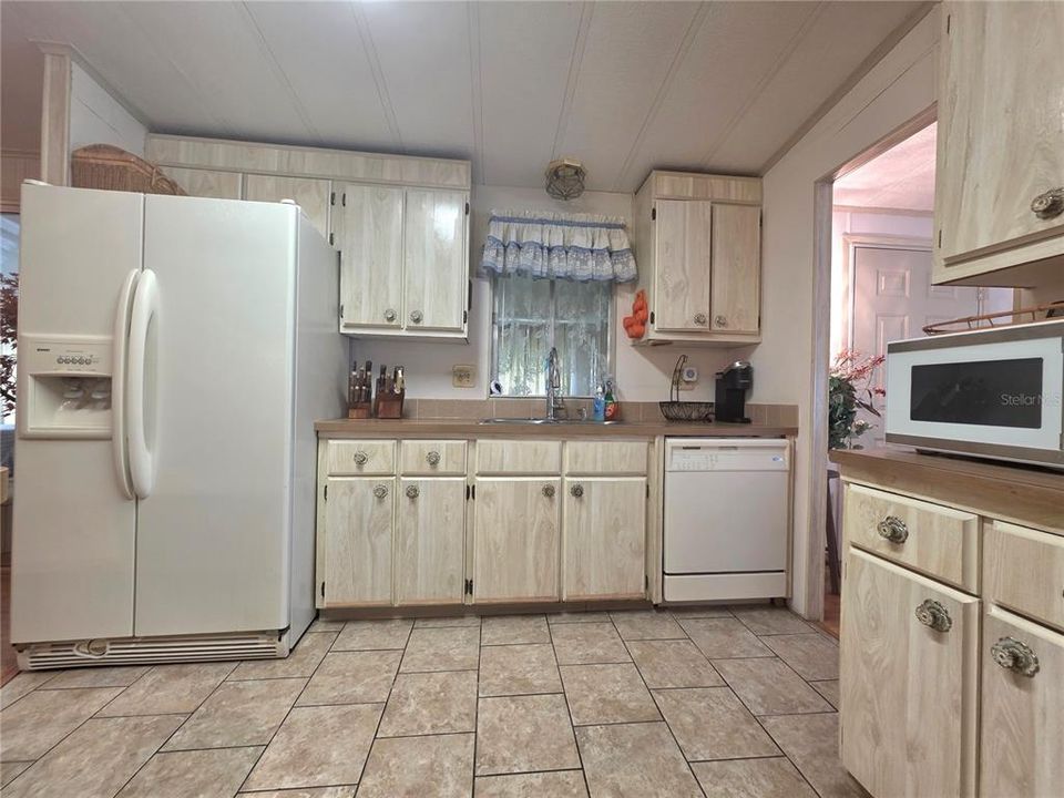 For Sale: $207,000 (2 beds, 2 baths, 1344 Square Feet)