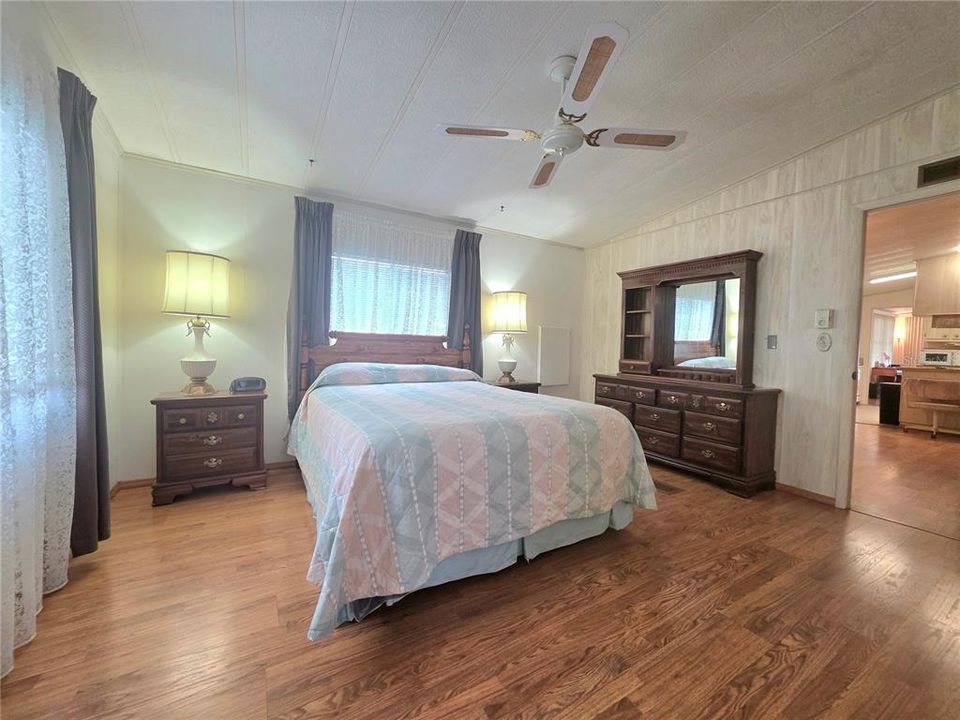 For Sale: $207,000 (2 beds, 2 baths, 1344 Square Feet)