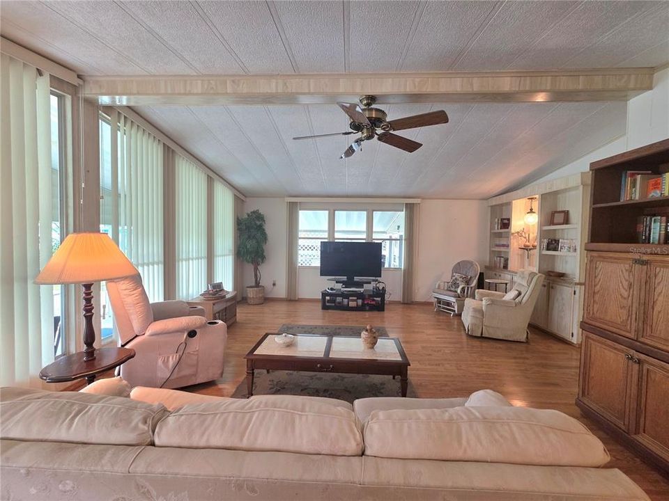 For Sale: $207,000 (2 beds, 2 baths, 1344 Square Feet)