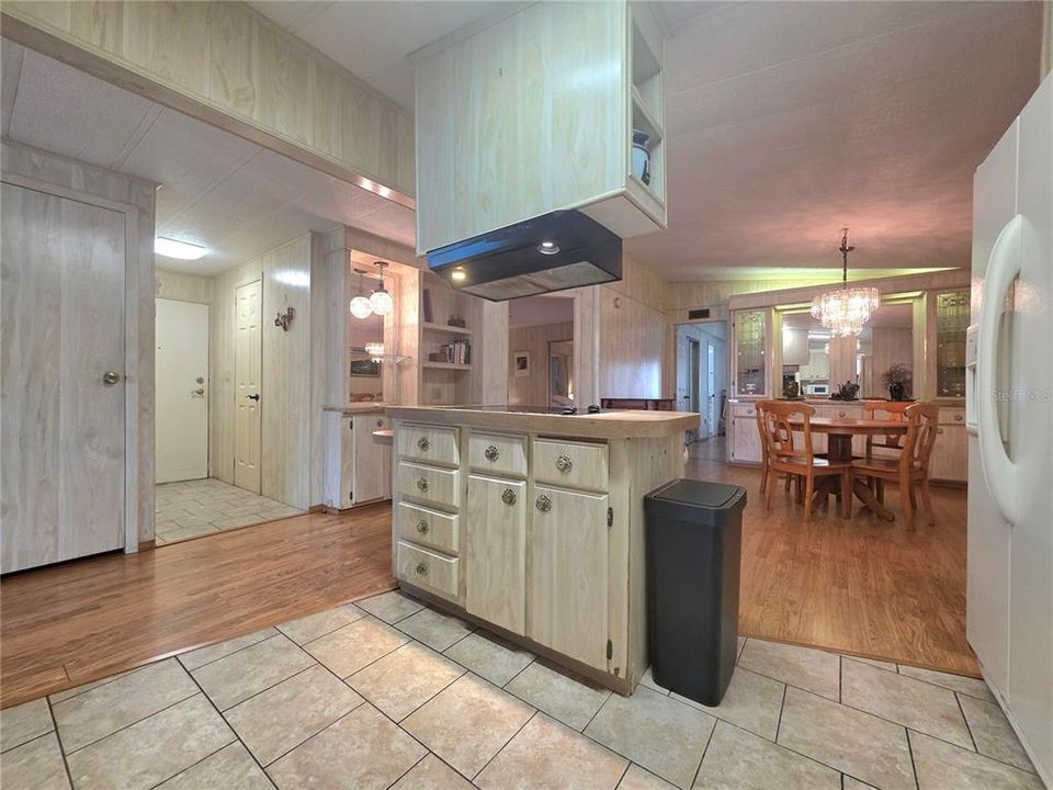 For Sale: $207,000 (2 beds, 2 baths, 1344 Square Feet)