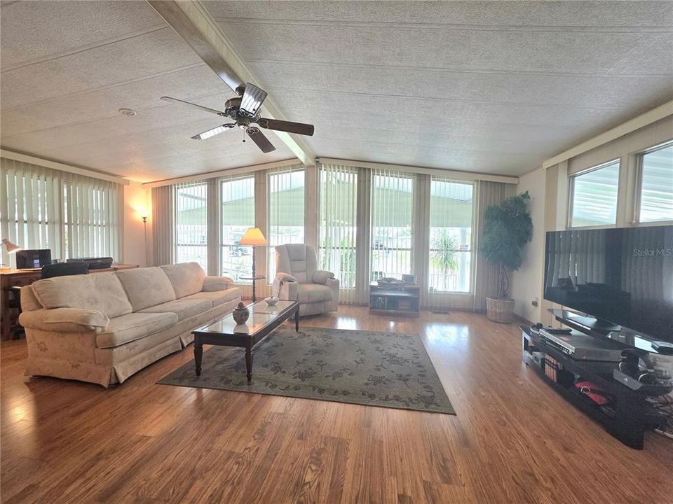 For Sale: $207,000 (2 beds, 2 baths, 1344 Square Feet)