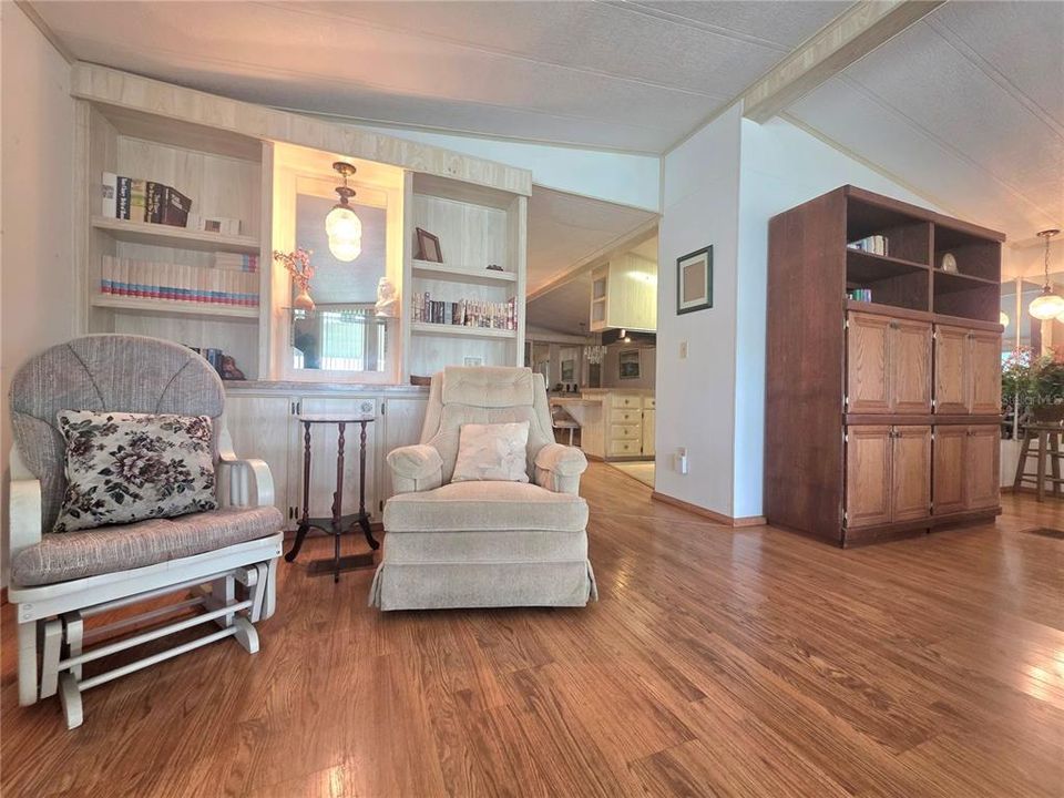 For Sale: $207,000 (2 beds, 2 baths, 1344 Square Feet)