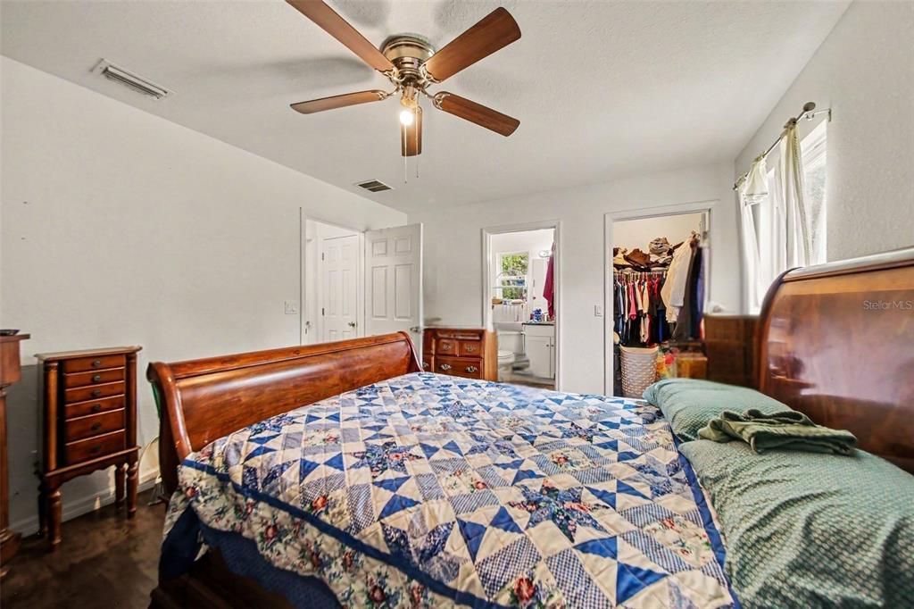 En Venta: $222,000 (3 camas, 2 baños, 1076 Pies cuadrados)