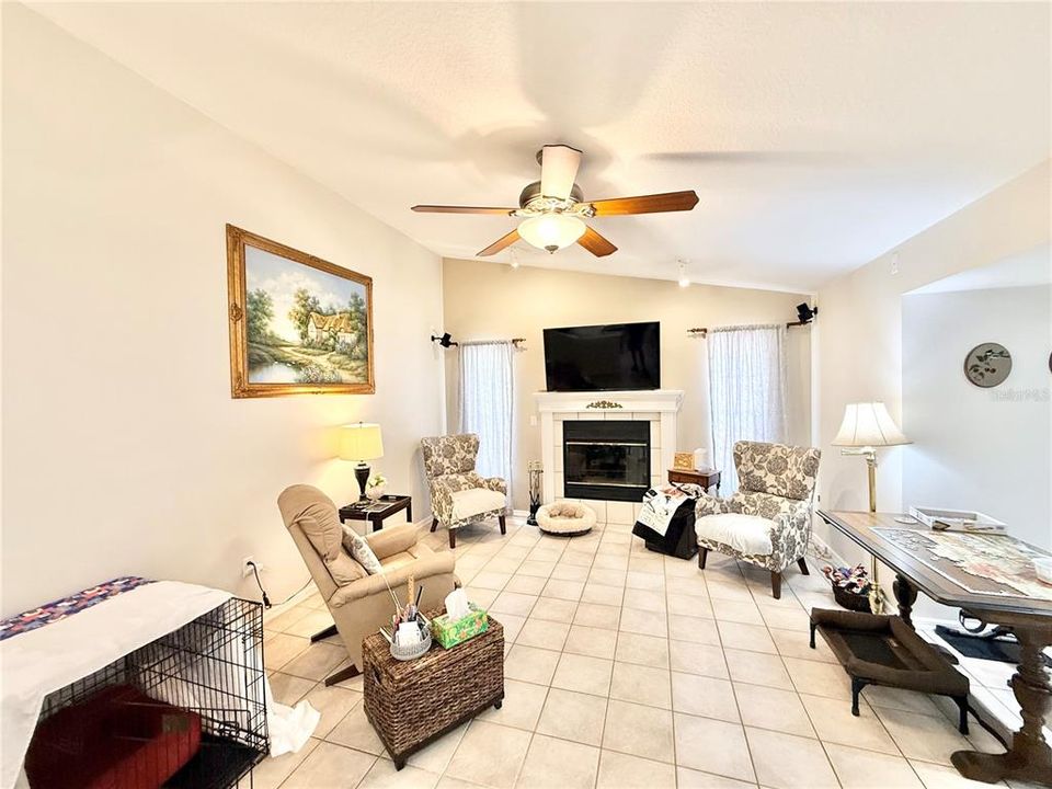 En Venta: $374,900 (3 camas, 2 baños, 1784 Pies cuadrados)