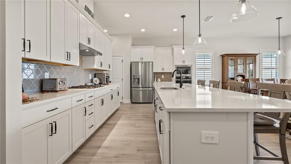 For Sale: $555,000 (3 beds, 2 baths, 2066 Square Feet)