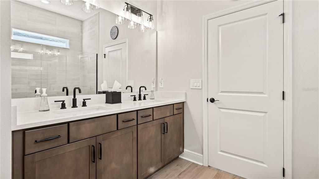 For Sale: $555,000 (3 beds, 2 baths, 2066 Square Feet)