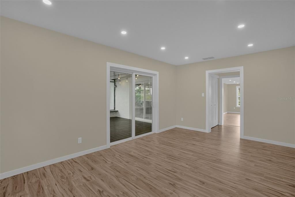 En Venta: $440,000 (3 camas, 2 baños, 1725 Pies cuadrados)