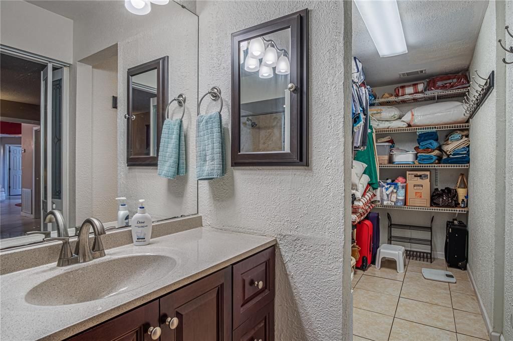 For Sale: $274,900 (3 beds, 2 baths, 1209 Square Feet)