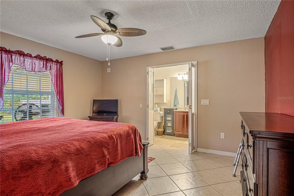 For Sale: $274,900 (3 beds, 2 baths, 1209 Square Feet)