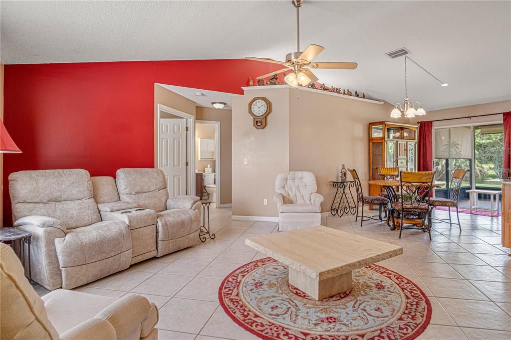 For Sale: $274,900 (3 beds, 2 baths, 1209 Square Feet)
