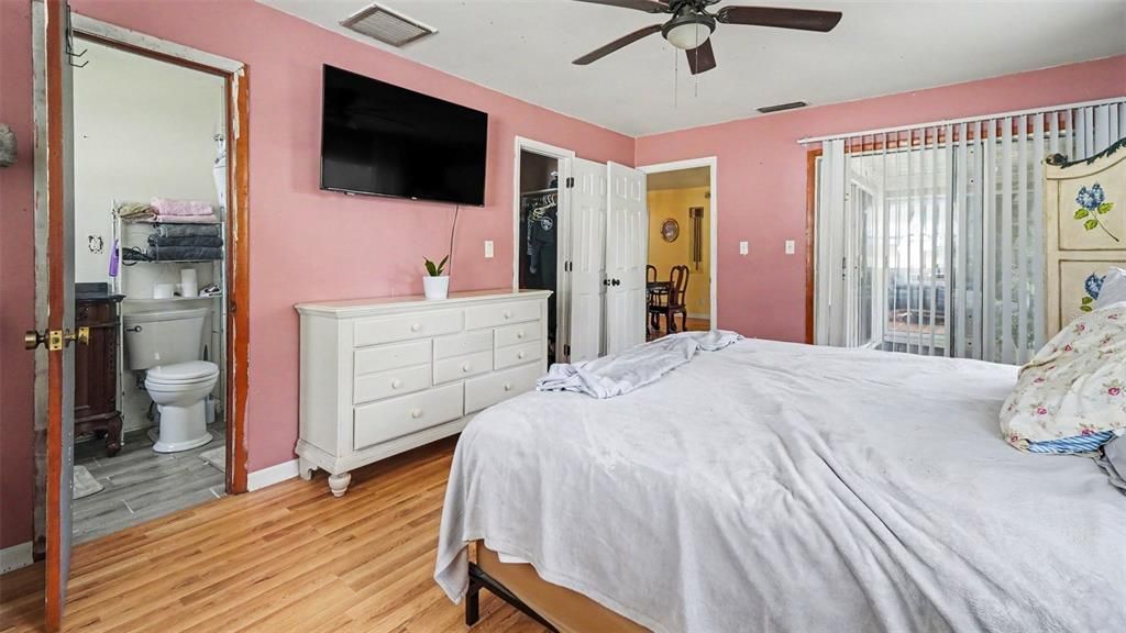 For Sale: $199,900 (3 beds, 2 baths, 1811 Square Feet)