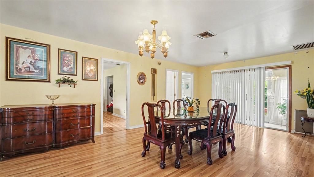 For Sale: $199,900 (3 beds, 2 baths, 1811 Square Feet)