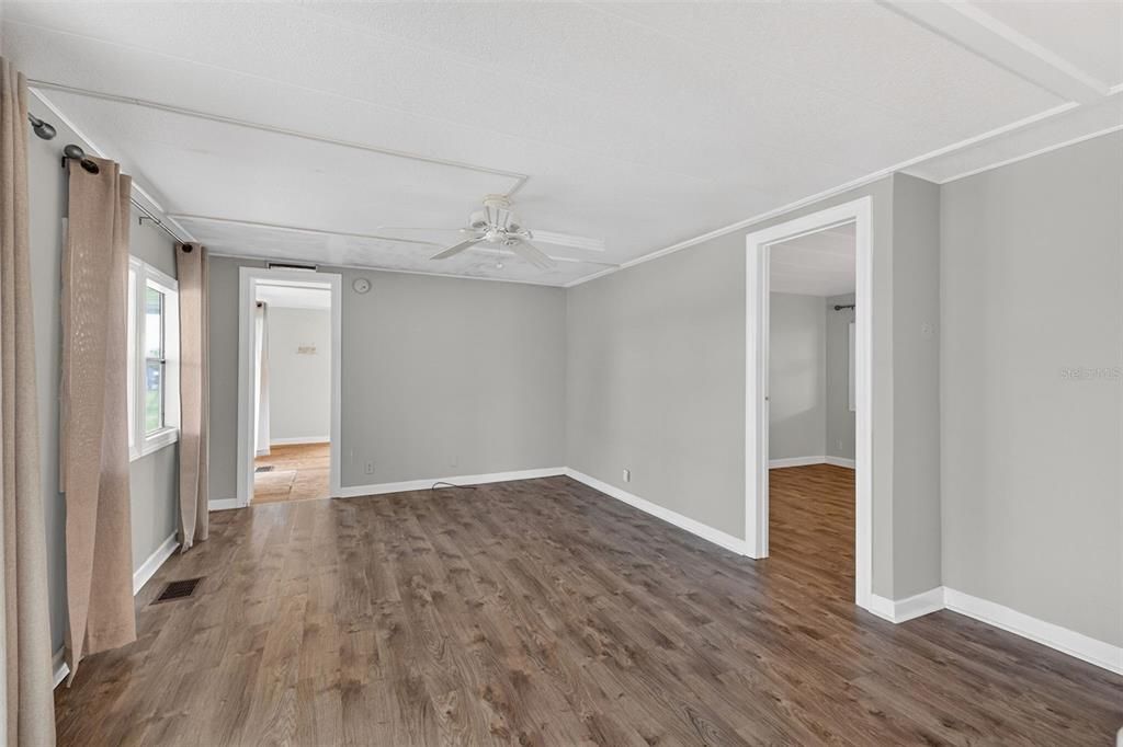 На продажу: $129,900 (2 спален, 2 ванн, 1544 Квадратных фут)