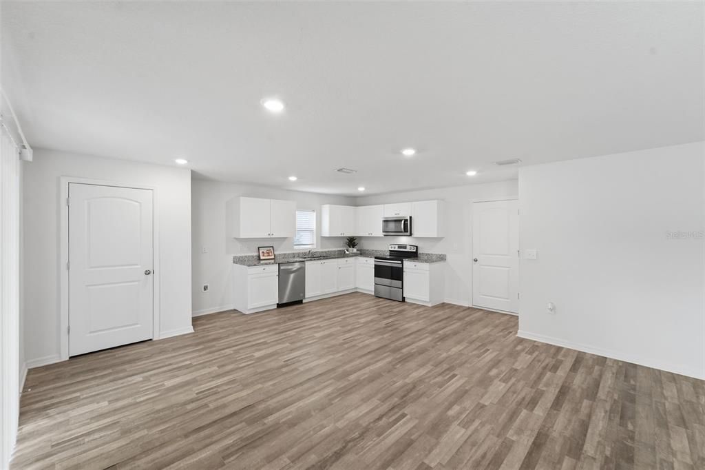 En Venta: $350,000 (4 camas, 2 baños, 2412 Pies cuadrados)
