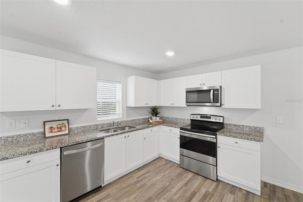 En Venta: $350,000 (4 camas, 2 baños, 2412 Pies cuadrados)