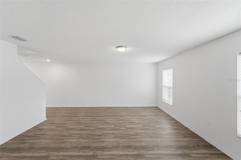 En Venta: $350,000 (4 camas, 2 baños, 2412 Pies cuadrados)