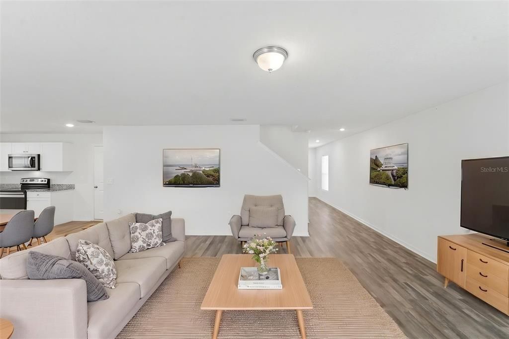 En Venta: $350,000 (4 camas, 2 baños, 2412 Pies cuadrados)