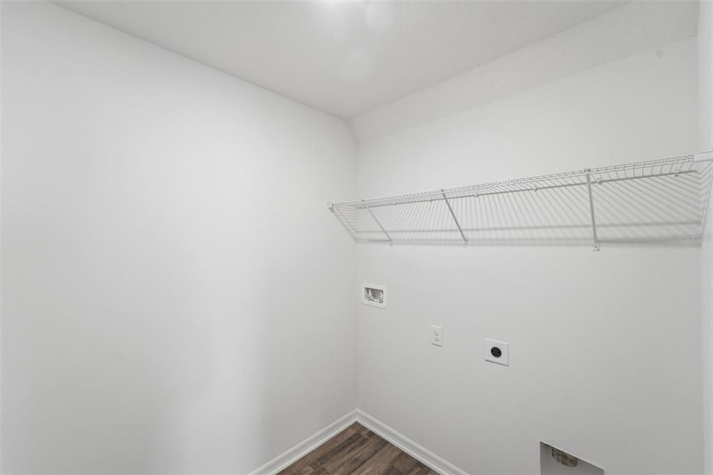 En Venta: $350,000 (4 camas, 2 baños, 2412 Pies cuadrados)