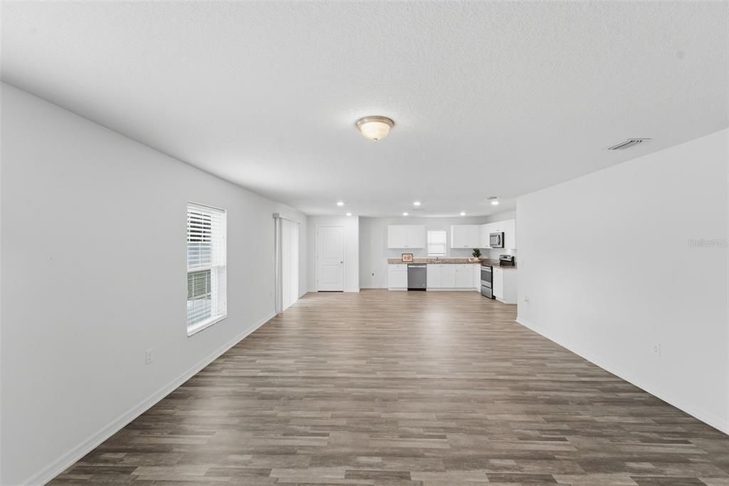 En Venta: $350,000 (4 camas, 2 baños, 2412 Pies cuadrados)
