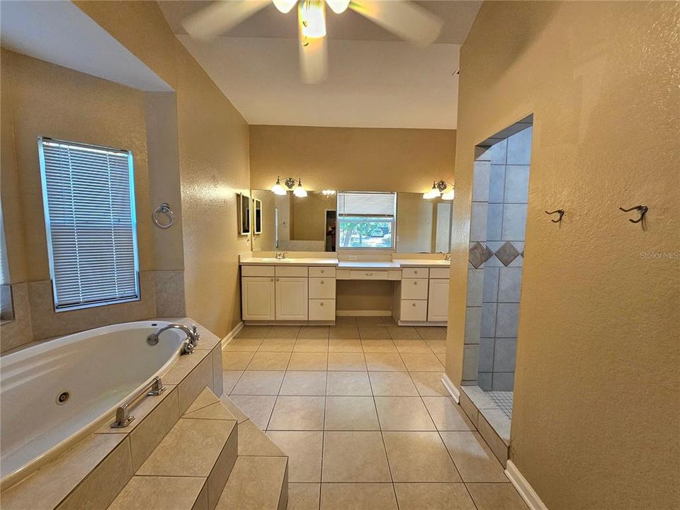 For Rent: $3,200 (2 beds, 2 baths, 1800 Square Feet)