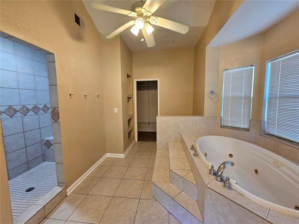 For Rent: $3,200 (2 beds, 2 baths, 1800 Square Feet)